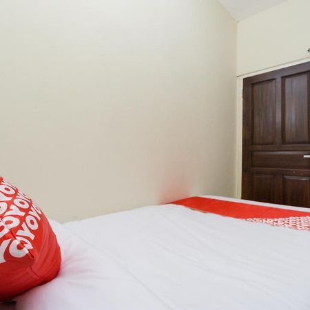Oyo 1542 Yessy Mansion Hotel Ngabean Ngoại thất bức ảnh