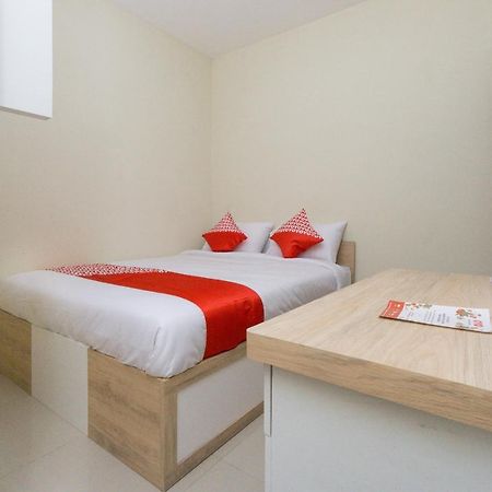 Oyo 1542 Yessy Mansion Hotel Ngabean Ngoại thất bức ảnh