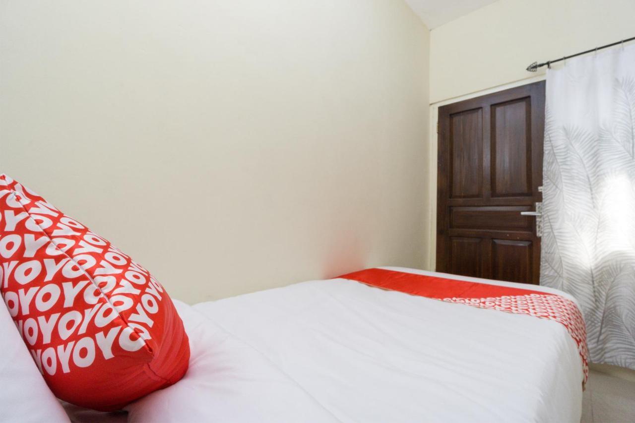 Oyo 1542 Yessy Mansion Hotel Ngabean Ngoại thất bức ảnh