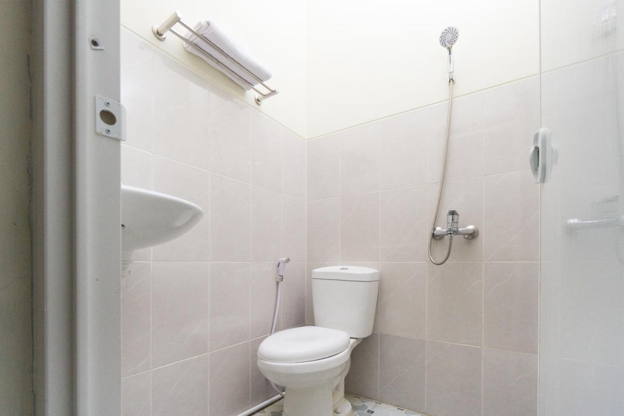 Oyo 1542 Yessy Mansion Hotel Ngabean Ngoại thất bức ảnh