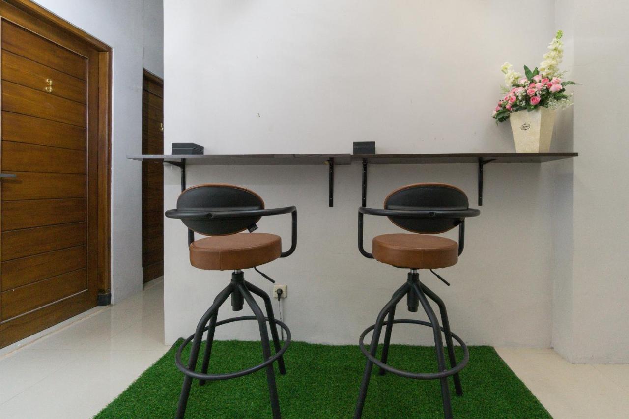 Oyo 1542 Yessy Mansion Hotel Ngabean Ngoại thất bức ảnh