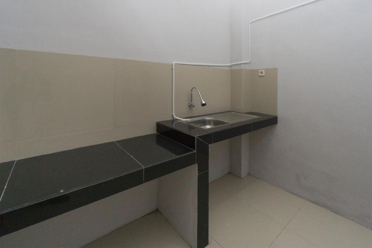 Oyo 1542 Yessy Mansion Hotel Ngabean Ngoại thất bức ảnh