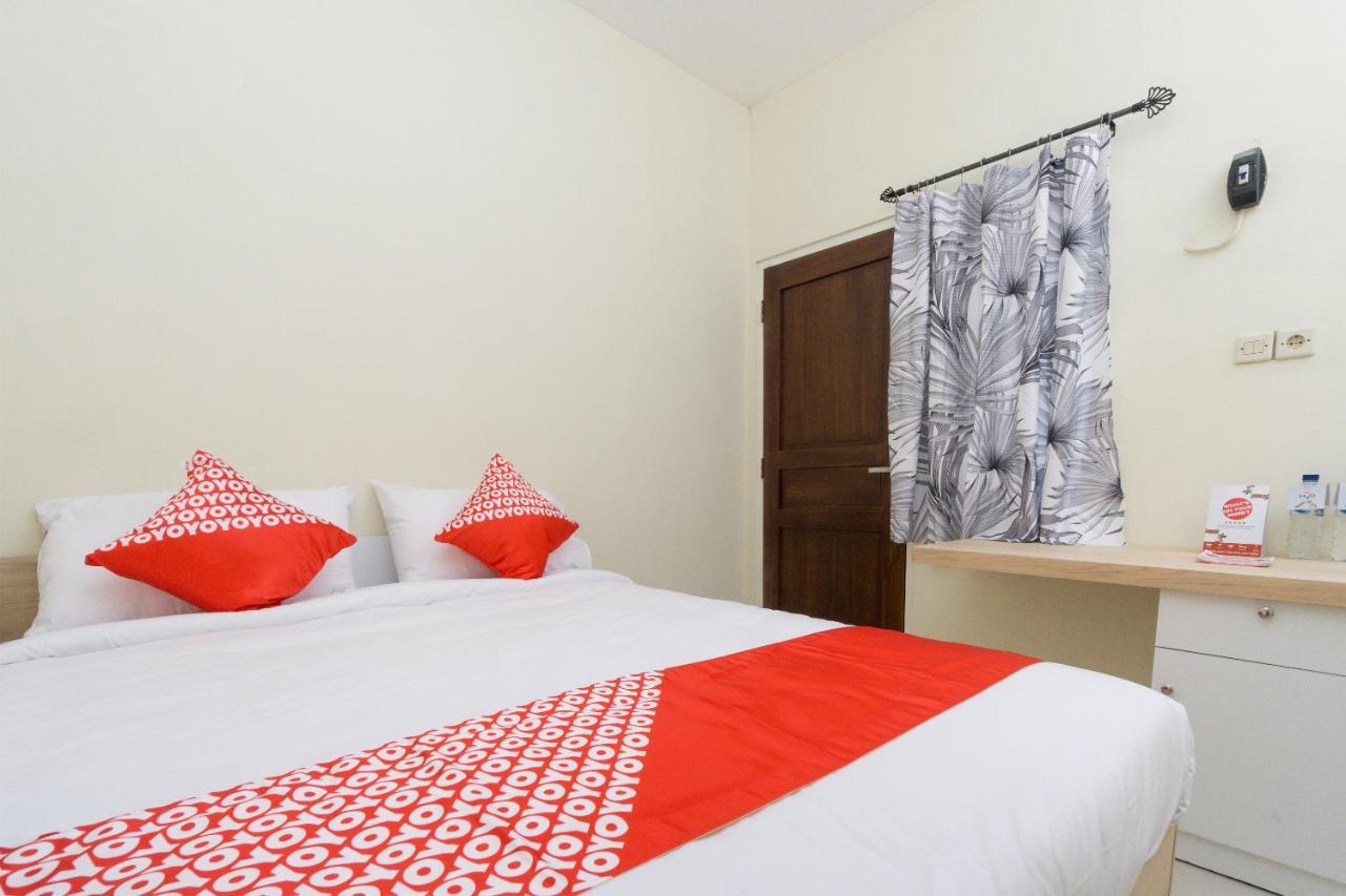 Oyo 1542 Yessy Mansion Hotel Ngabean Ngoại thất bức ảnh