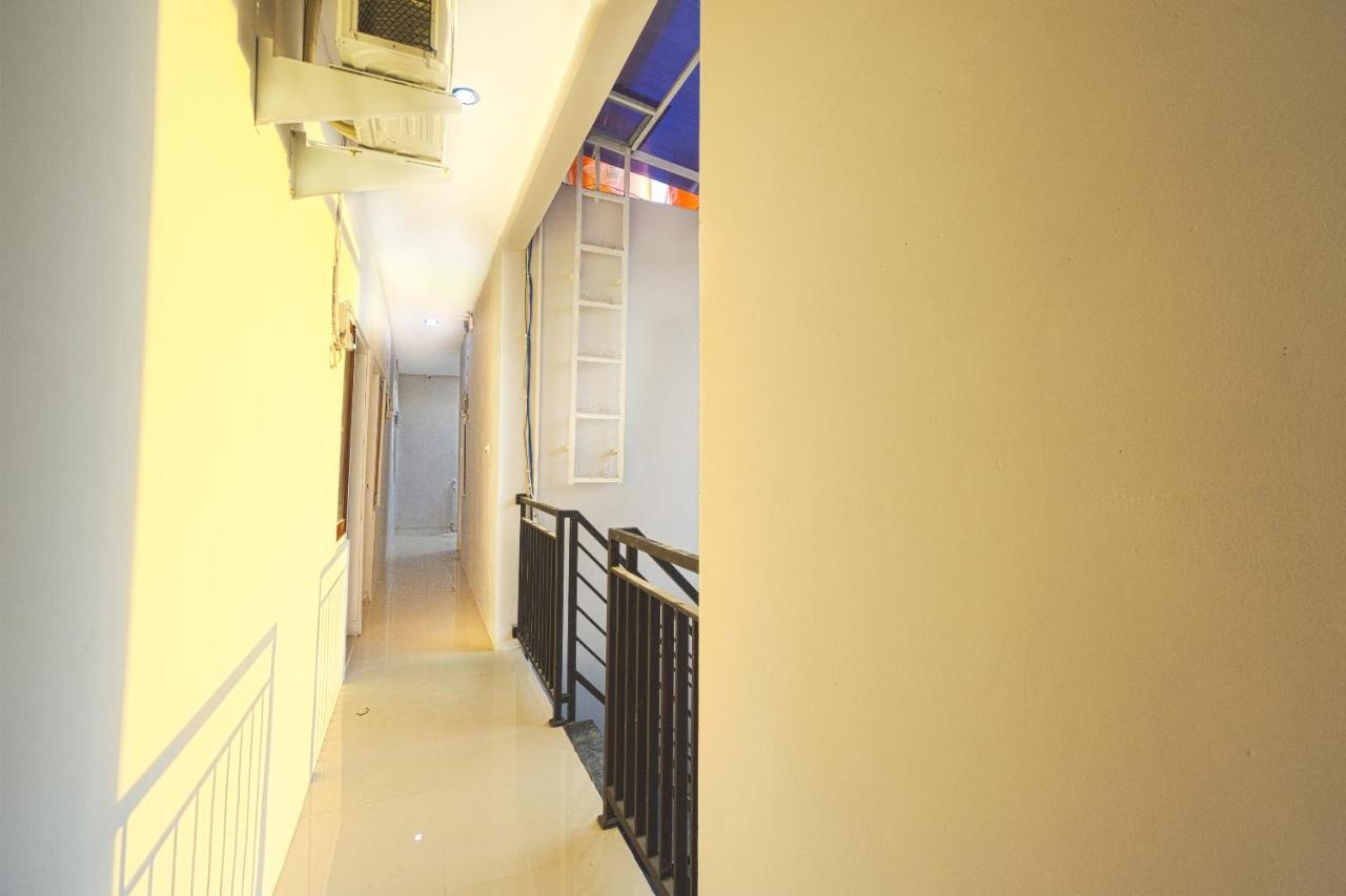 Oyo 1542 Yessy Mansion Hotel Ngabean Ngoại thất bức ảnh